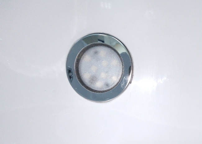 Timo IVA 160x100 R (в комплекте слив, каркас, боковой гидромассаж, гидромассаж спины, хромотерапия)